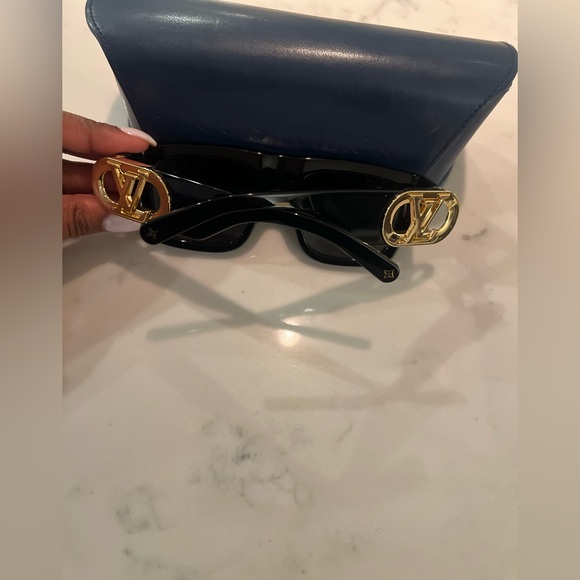 Louis Vuitton Link Square Sunglasses - Picture 7 of 9